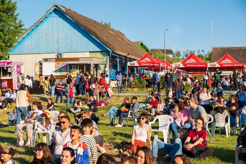 Zonă gastronomică la festival